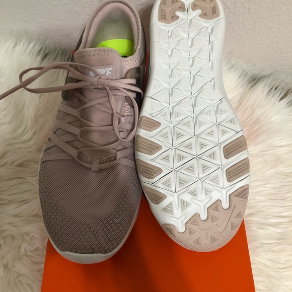 ❌Will Take Any Offer❌Nike Free Tr 7 - Picture 3 of 3
